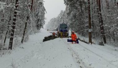 Pociąg Intercity utknął na trasie. Ruch wstrzymany. Minister reaguje - Onet