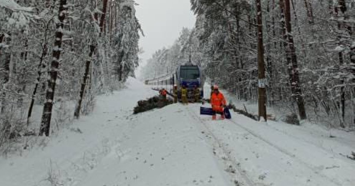 Pociąg Intercity utknął na trasie. Ruch wstrzymany. Minister reaguje - Onet