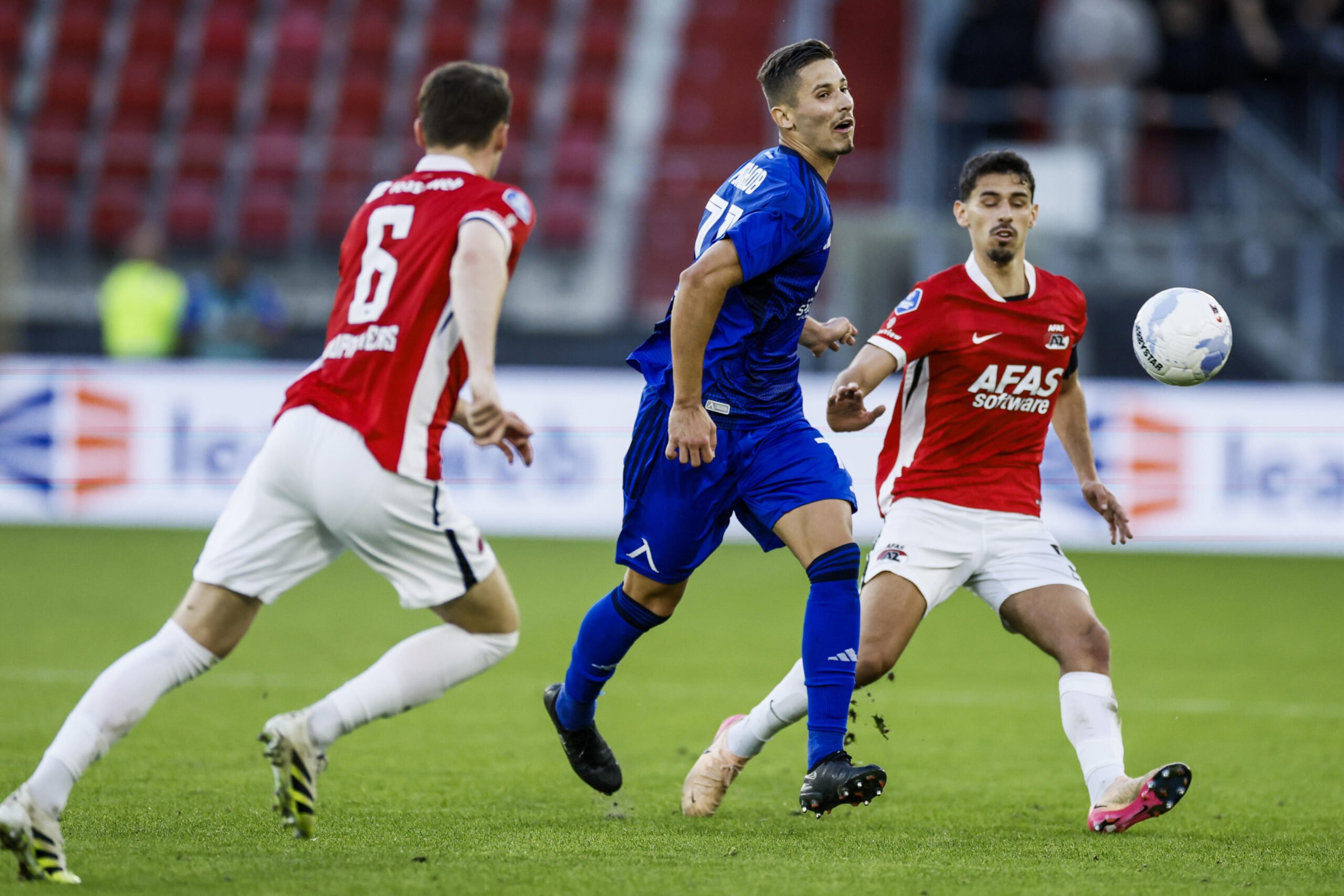 Rupanow (w środku) w barwach Lewskiego Sofia