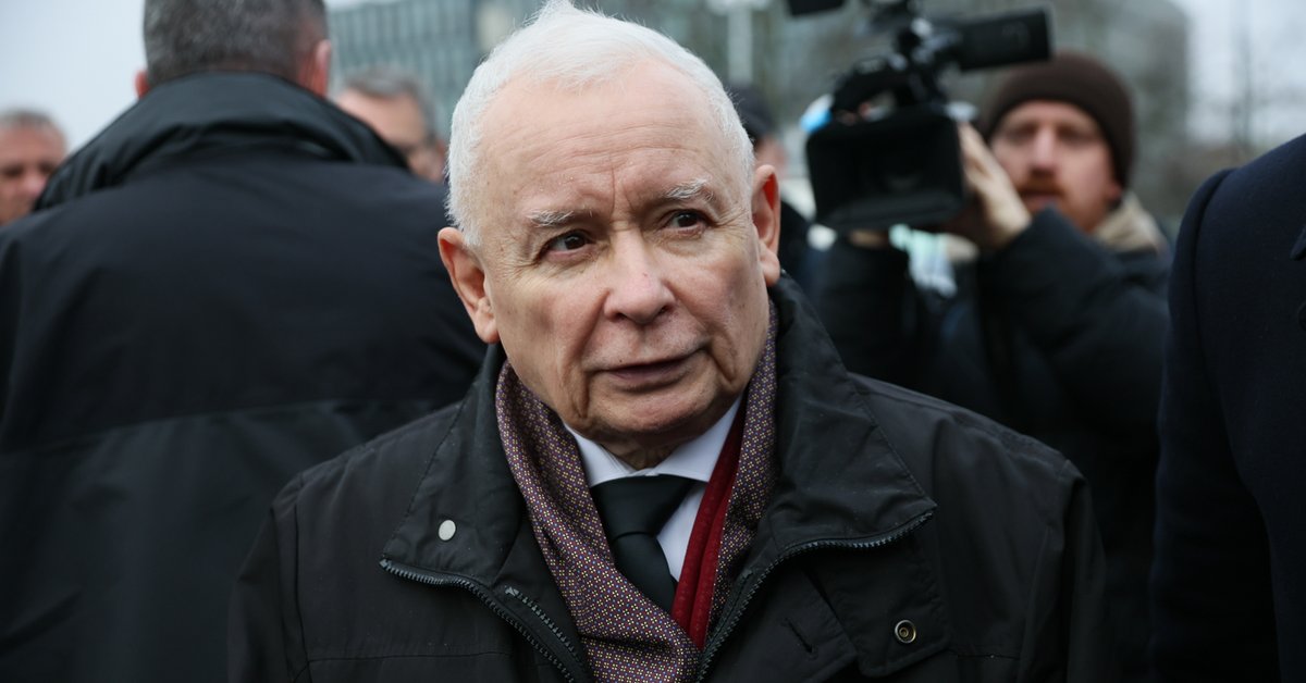 Jarosław Kaczyński podczas poprzedniej miesięcznicy smoleńskiej, 10 grudnia 2025 r.