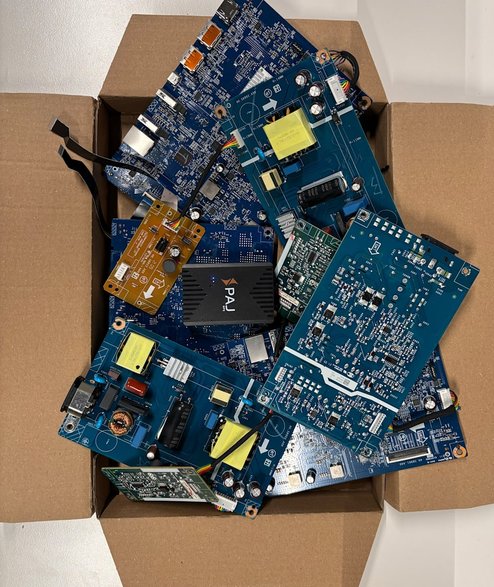 Zawartość jednej z paczek wysłanych przez BILD-a do Moskwy za pośrednictwem placówki w rosyjskim supermarkecie w Niemczech