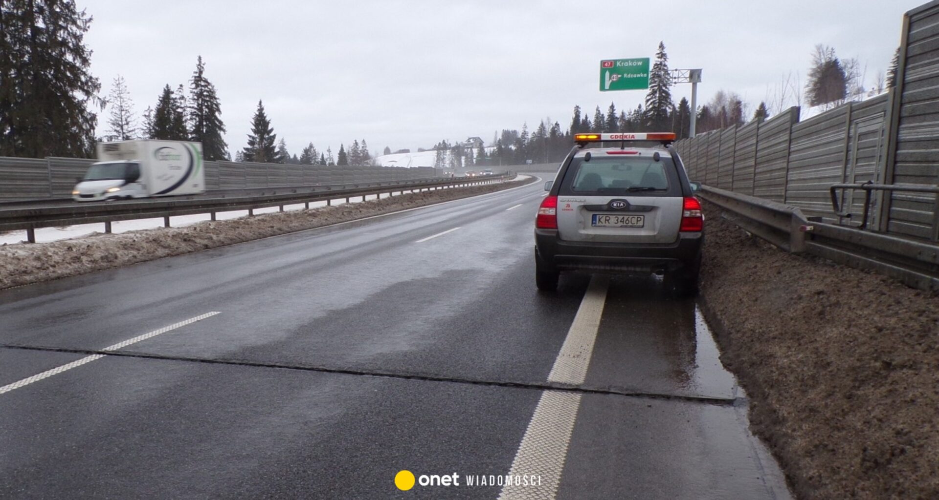 Nowa zakopianka uszkodzona. Pęknięcia "wyglądają, jakby ktoś przeciął drogę"
