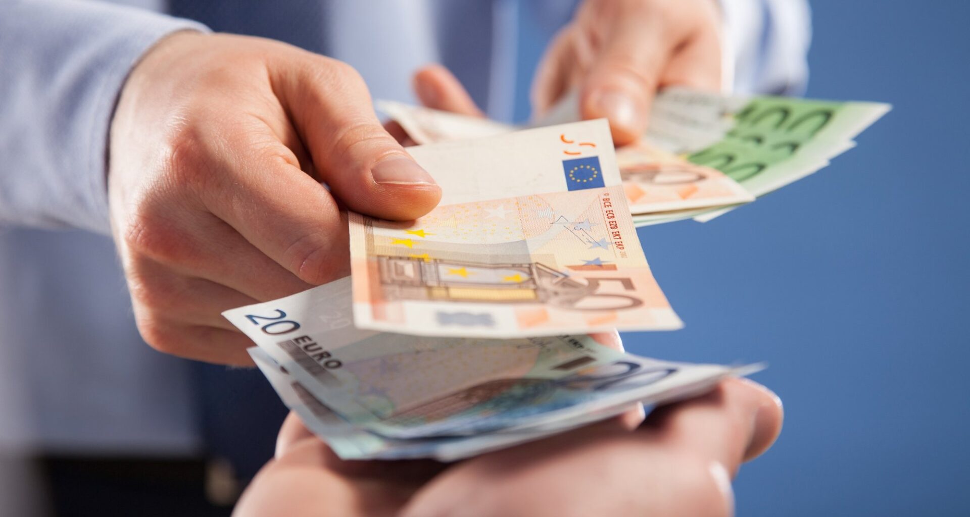 Euro w Polsce zamiast złotego? Polacy bardzo nie chcą do strefy euro
