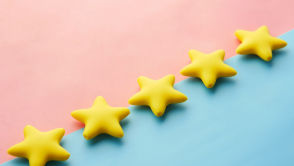 Opinie w Internecie i w aplikacjach są bez sensu. Wszystko przez nas i przeze mnie też