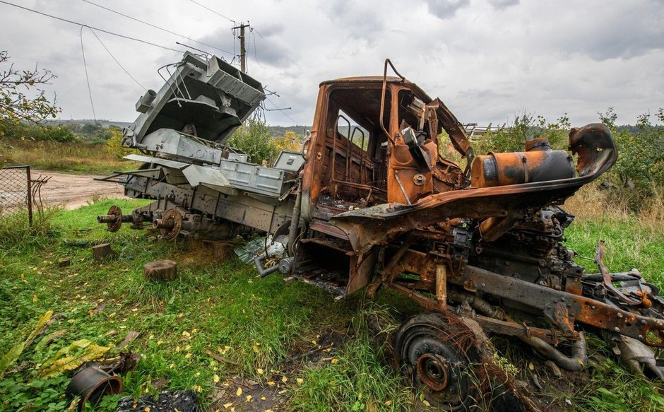 Rosjanie stracili  ponad 300 wyrzutni rodziny BM-21 Grad. Na zdjęciu  zniszczona zmodernizowana wyrzutnia Tornado-G