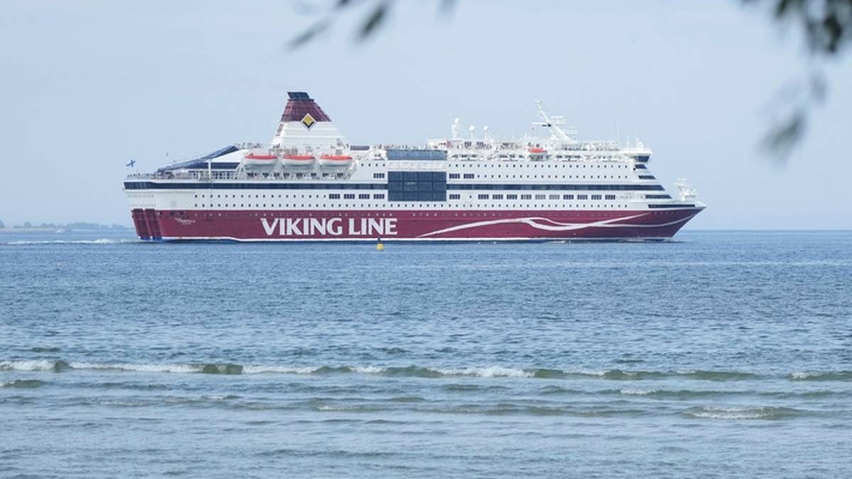 Statek pasażerski Viking Line płynie po morzu