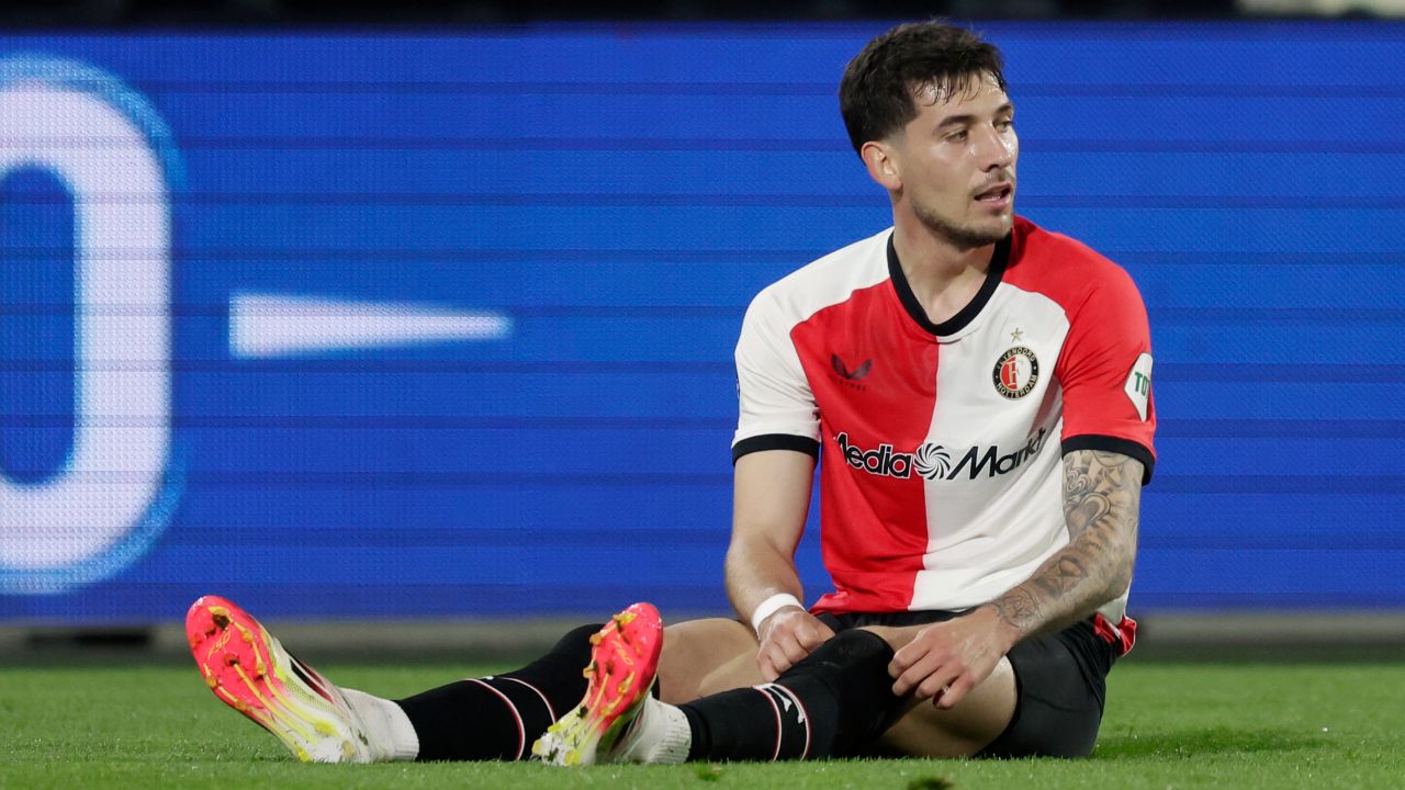 Jakub Moder wrócił do treningów, ale jeszcze będzie pauzował. Robin van Persie przekazał kluczowe wieści - sport.tvp.pl