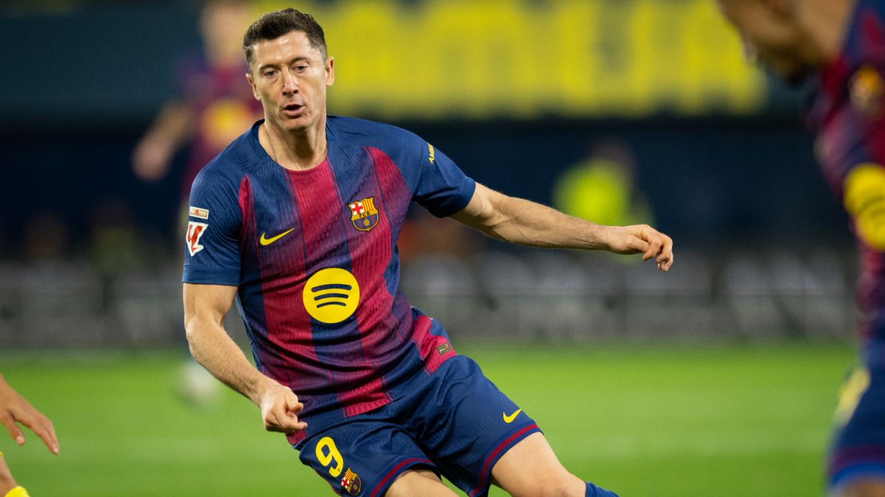 FC Barcelona lepsza od Espanyolu w derbach. Przełamanie Roberta Lewandowskiego - sport.tvp.pl