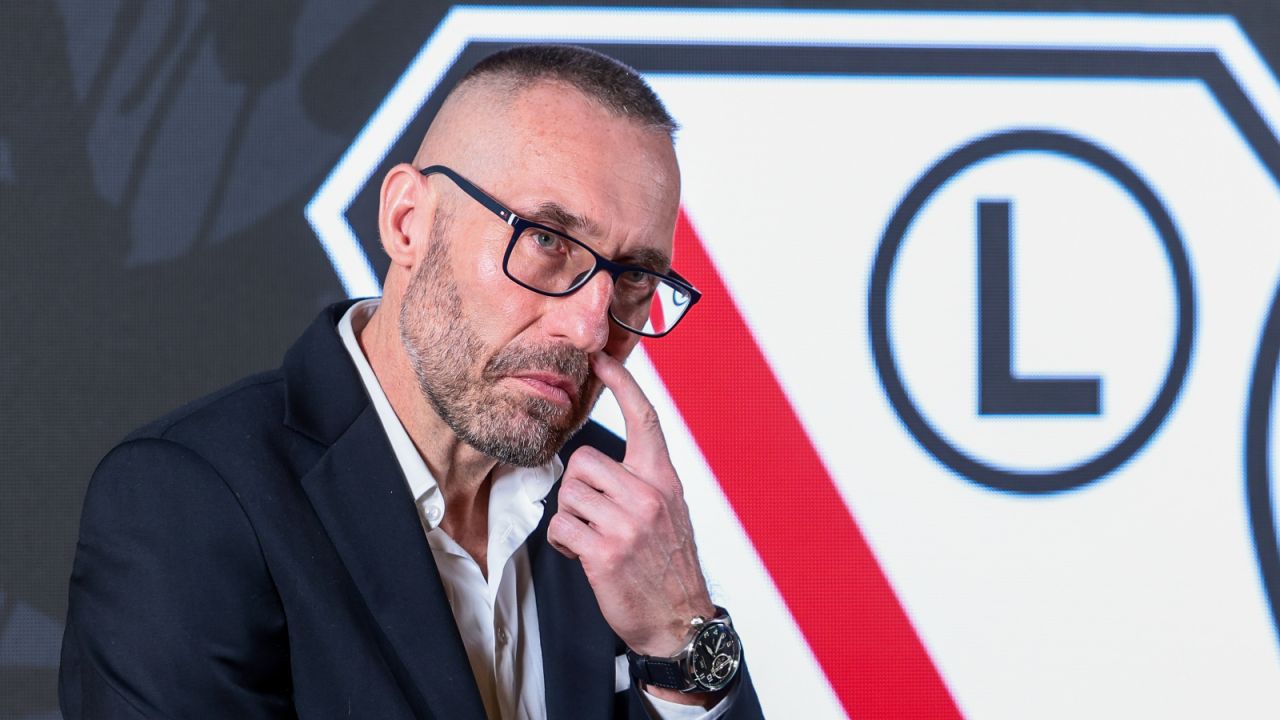Legia Warszawa zaczyna sezon. Papszun spytany o transfery - sport.tvp.pl