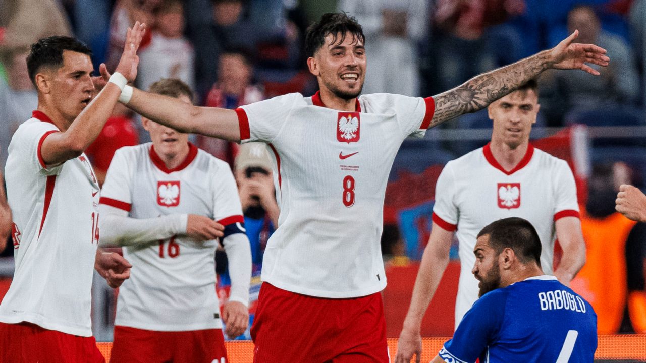 Jakub Moder i Filip Marchwiński wracają do zdrowia. Dobre wieści dla Jana Urbana - sport.tvp.pl