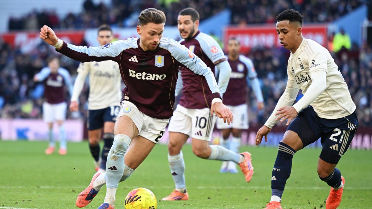 Matty Cash z asystą w Premier League. Aston Villa pokonała Nottingham Forest - sport.tvp.pl
