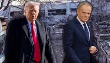 Donald Trump i Donald Tusk na tle zniszczeń.