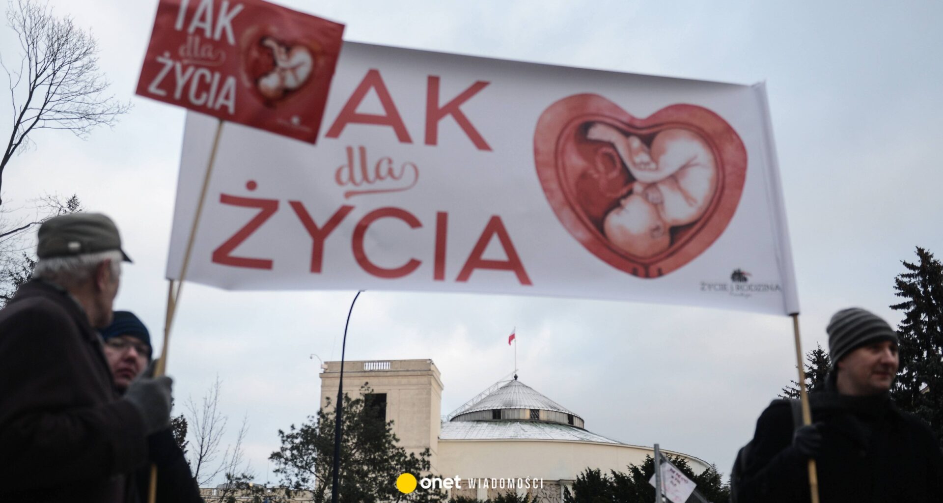 Antyaborcyjne protesty przed szpitalami w całej Polsce. "Obrazy zmasakrowanych ciał"