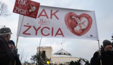 Antyaborcyjne protesty przed szpitalami w całej Polsce. "Obrazy zmasakrowanych ciał"