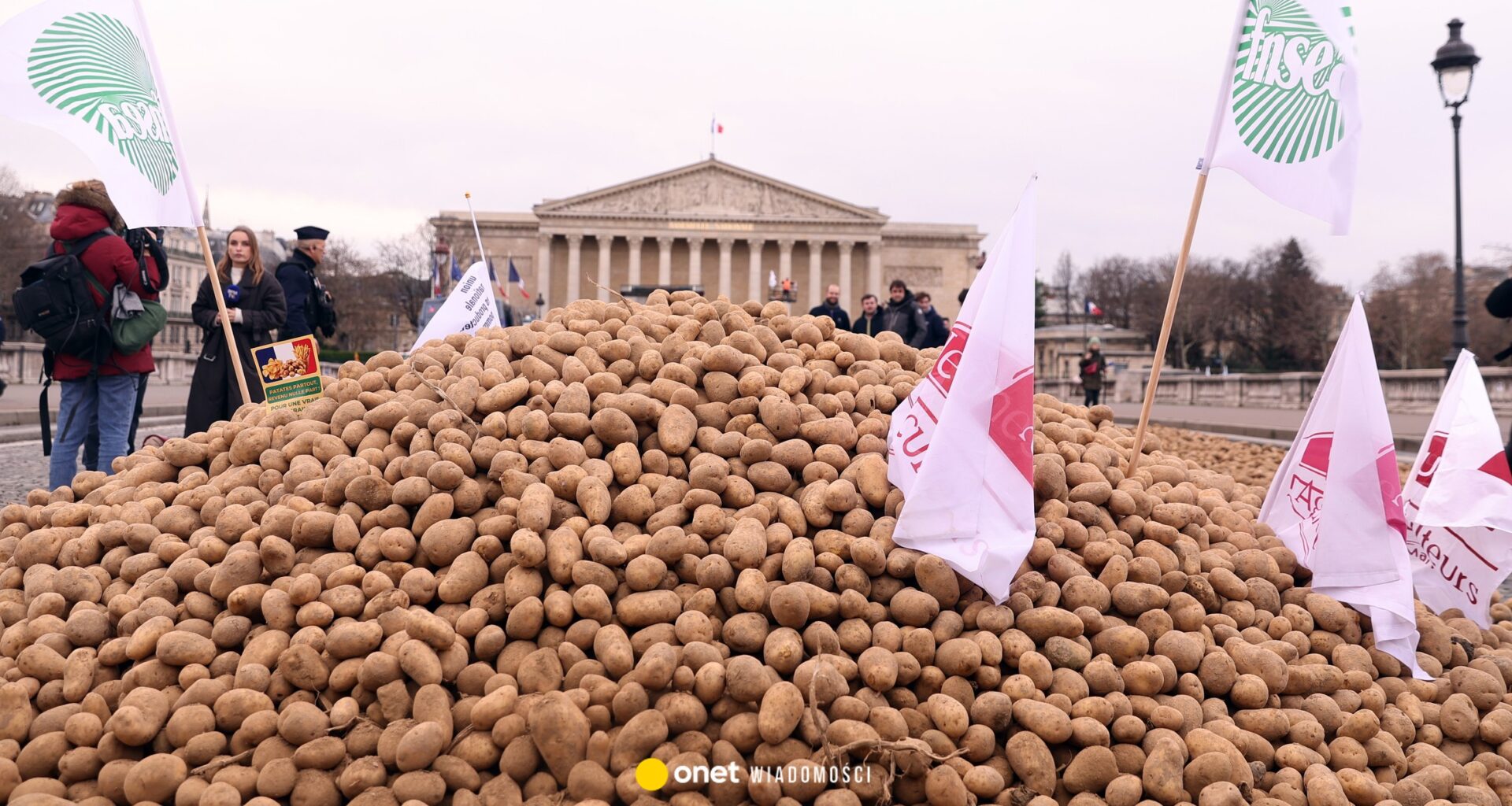 Protest we Francji. Na ulicy rozrzucone zostały ziemniaki