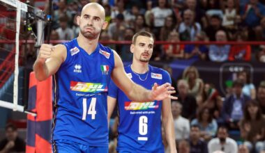 Dw&oacute;ch siatkarzy reprezentacji Włoch na boisku.