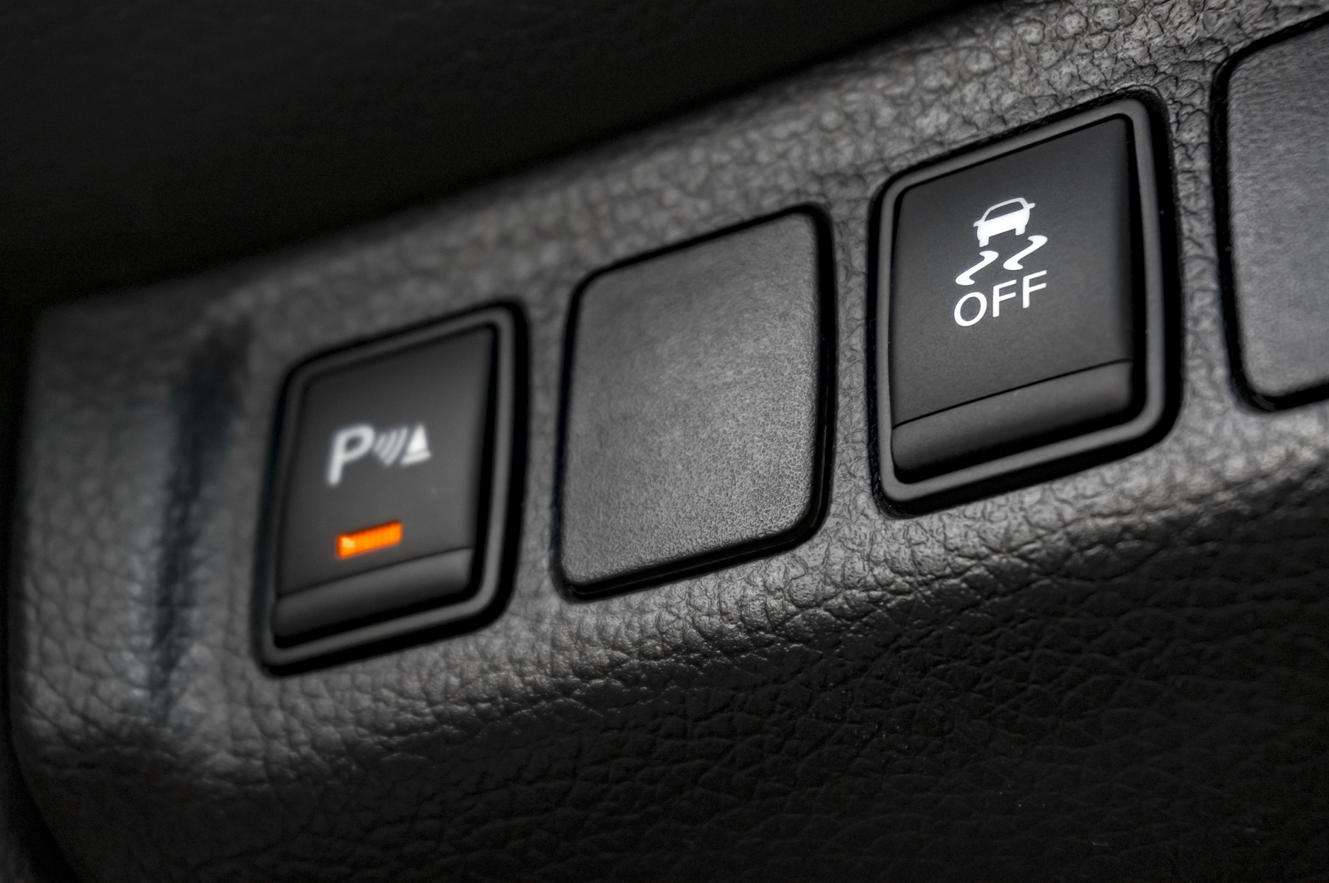 System ESP w różnych samochodach może mieć różną nazwę, ale sama ikona z reguły jest taka sama