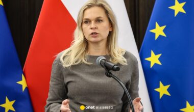 Włamania do dzienników elektronicznych. Ministra Nowacka zabrała głos