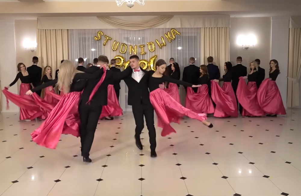 Zdaniem naszych rozmówców kolejne roczniki na studniówkach "grzecznieją", chociaż różne incydenty wciąż przytrafiają się młodzieży podczas zabaw maturzystów 