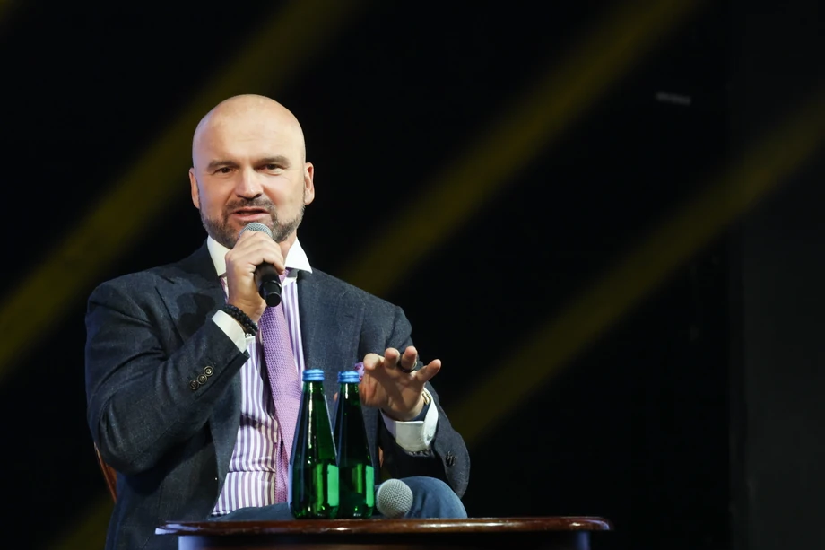 Nadchodzi rewolucja AI, w której brand marketplace'owy i klasyczny website najzwyczajniej w świecie przestaną istnieć. Każdy, kto tego nie widzi, jest ignorantem — uważa Rafał Brzoska