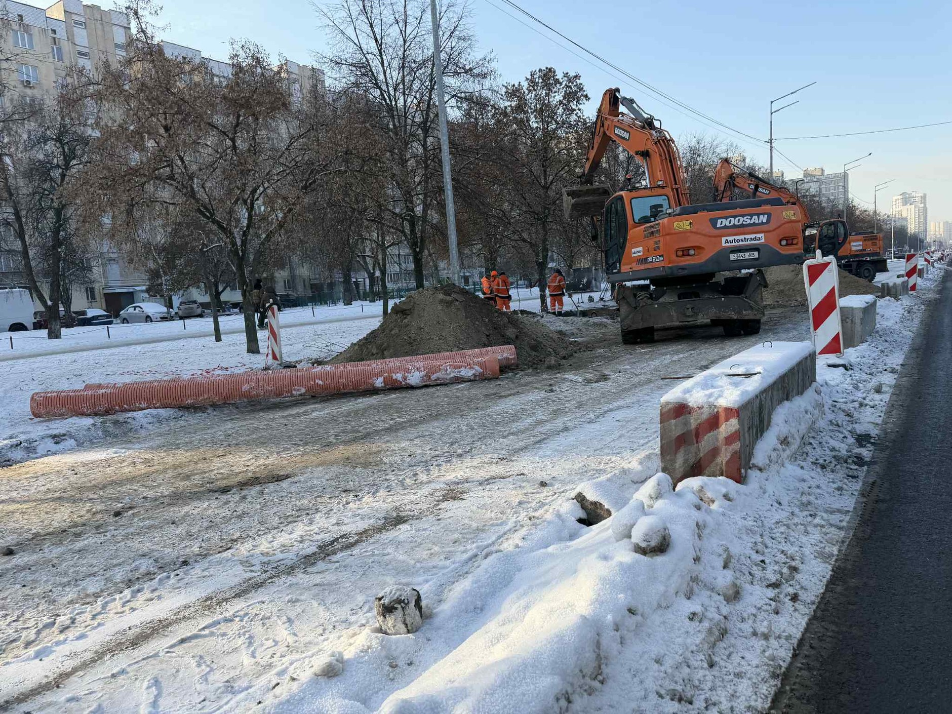 Kijów w mrozie i ciemności. "W kuchni butle zamarzły, zasypiałem"