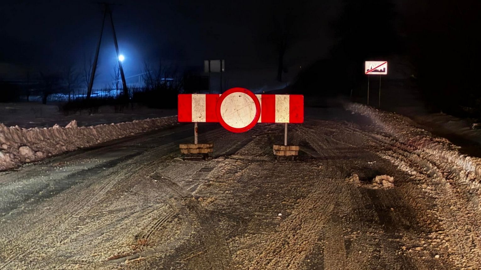 DW993 zamknięta. Trudne warunki pogodowe paraliżują ruch w regionie