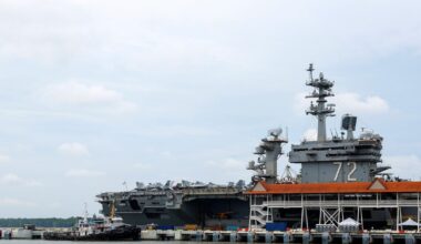 Lotniskowiec USA już na Bliskim Wschodzie. Izrael przygotowuje się na możliwy konflikt