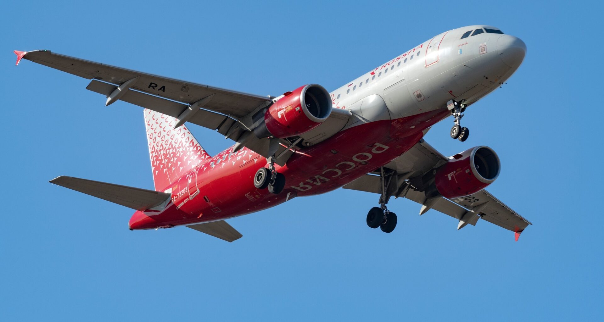 Podróż z Soczi do Petersburga zamieniła się w koszmar. Na pokładzie samolotu doszło do nieprzyjemnego incydentu (zdj. ilustracyjne)