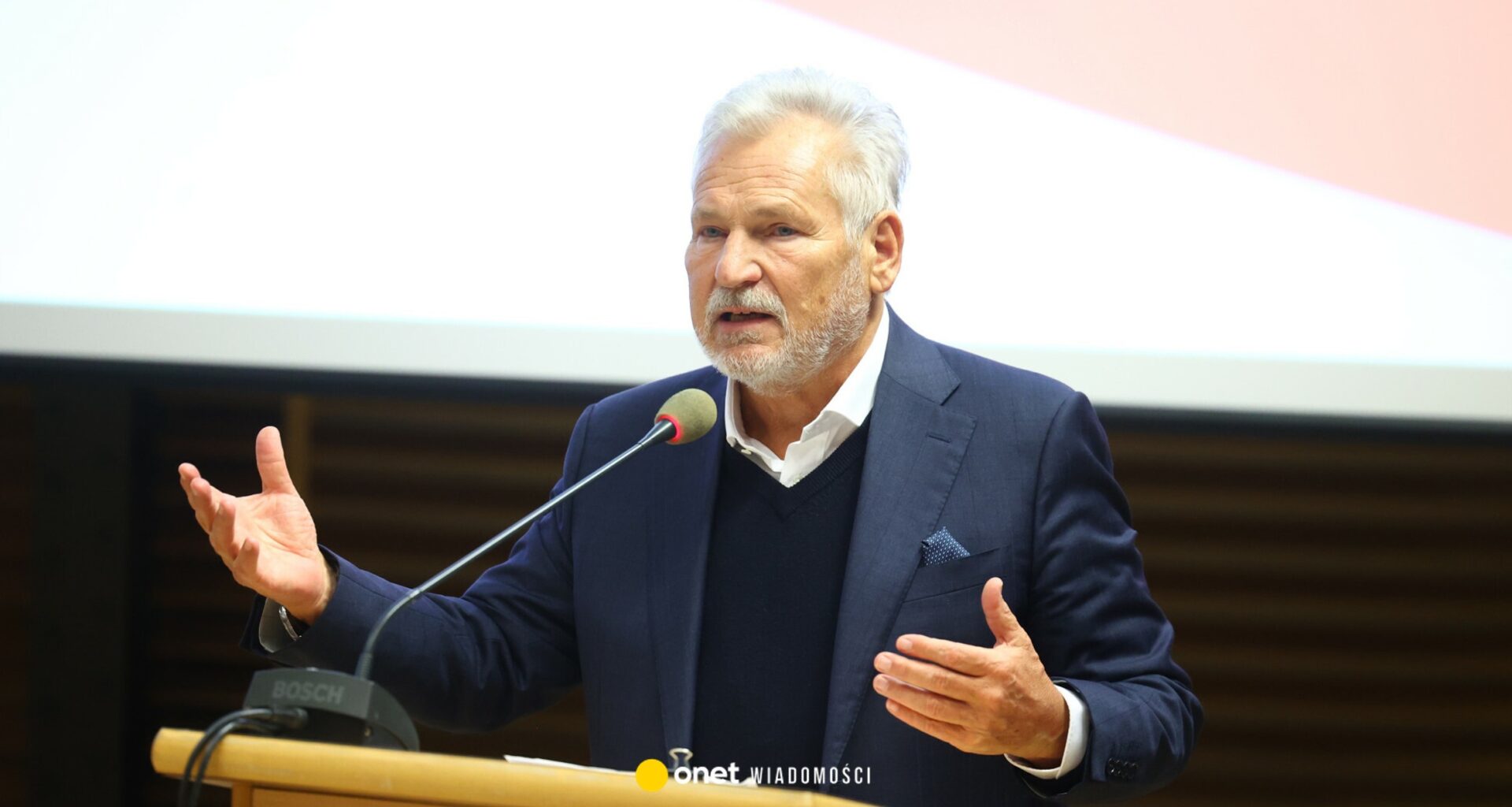 Kontrowersje uroczystości w Auschwitz. Kwaśniewski: burza w szklance wody