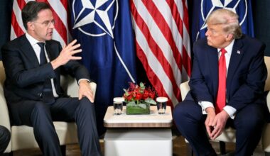Sekretarz generalny NATO Mark Rutte (L) i Donald Trump podczas spotkania przy okazji Światowego Forum Ekonomicznego w Davos, Szwajcaria, 21 stycznia 2026 r.