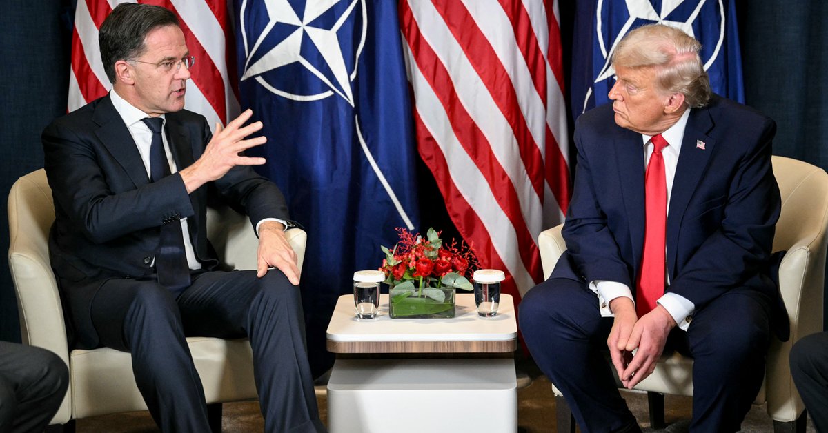 Sekretarz generalny NATO Mark Rutte (L) i Donald Trump podczas spotkania przy okazji Światowego Forum Ekonomicznego w Davos, Szwajcaria, 21 stycznia 2026 r.