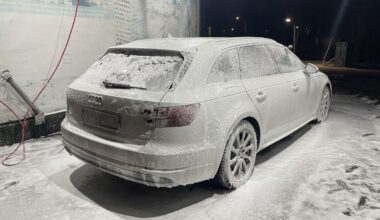 Mycie auta zimą. Kierowcy wciąż popełniają ten błąd. Efekt? Korozja i problemy z lakierem