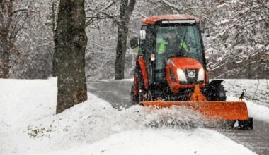Prognoza pogody na piątek. Opady śniegu, silny wiatr, a nawet zamiecie. IMGW ostrzega