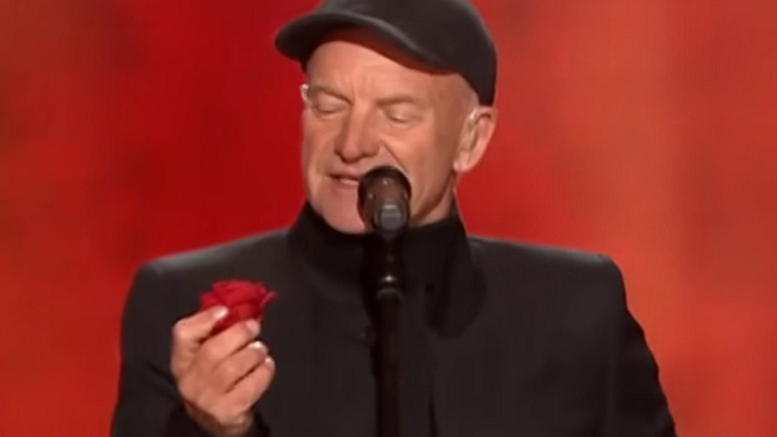 Sting przemówił po polsku i zaskoczył widzów 'Sylwestra z Dwójką'. Szkok