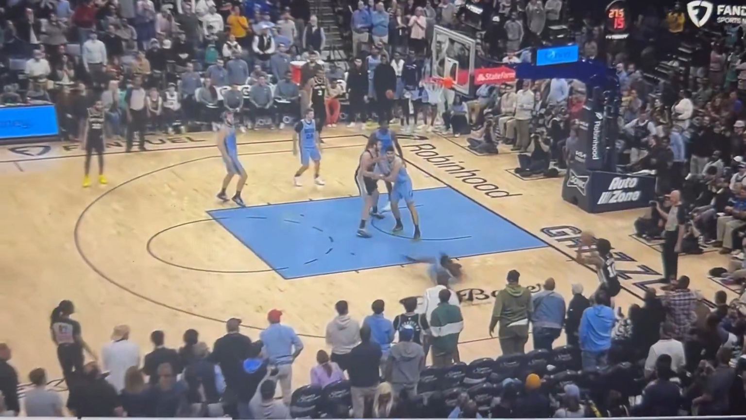 26 sekund do końca meczu i wszystkie oczy na Sochana. Czekał na to od miesiąca