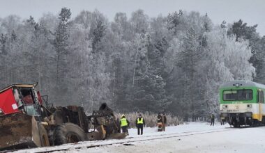 Tragedia w gminie Płońsk. Szynobus zderzył się z koparką w Krępicy. Jedna osoba nie żyje