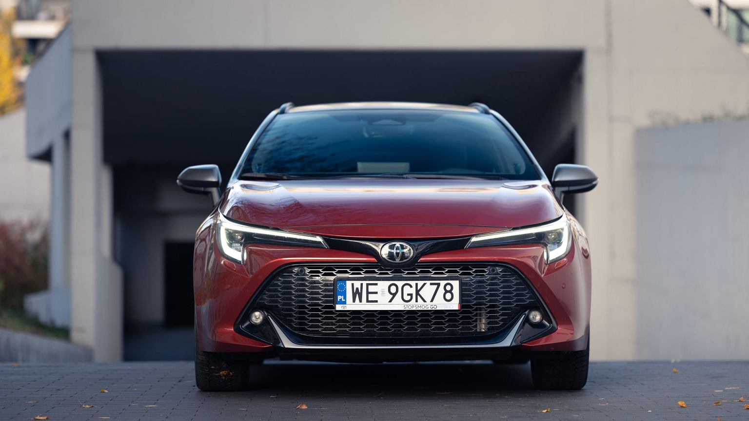 Polacy kupują na potęgę nowe samochody. W grudniu pobiliśmy rekord. Te auta znikają z salonów najszybciej