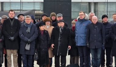 Miesięcznica smoleńska. Kaczyński starł się z protestującymi. 'Hańba tego rządu'