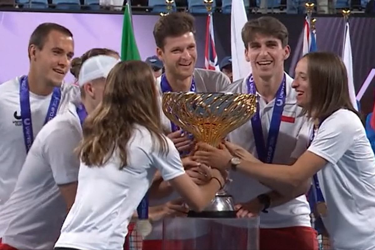 Cały świat trąbi o sukcesie Polaków w United Cup! Nagle te słowa o Świątek Tenis