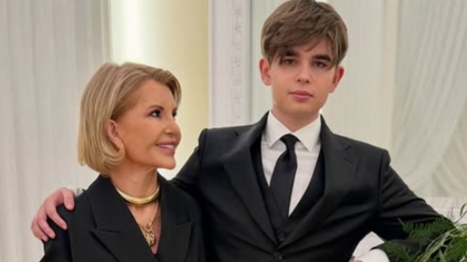 Racewicz podzieliła się wyjątkową chwilą. Opublikowała zdjęcia ze studniówki syna - Plotek.pl