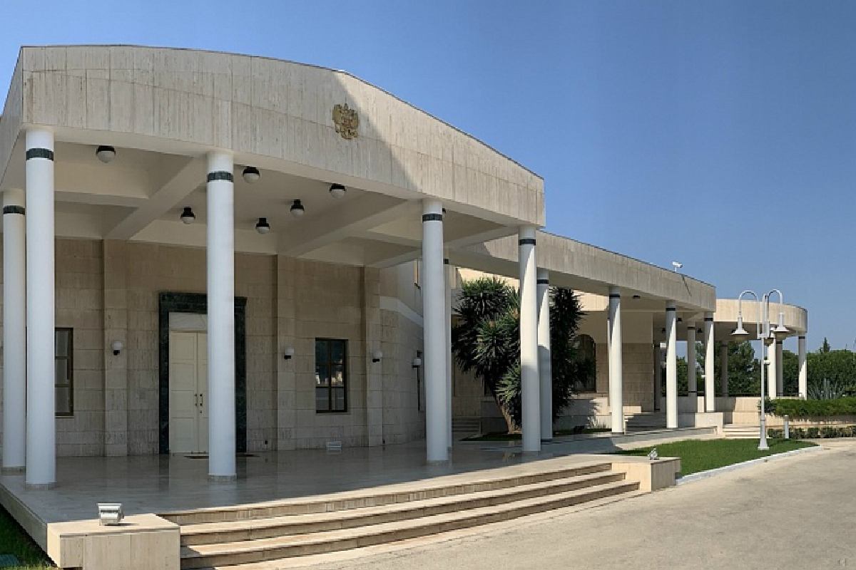 Tajemnicza śmierć w rosyjskiej ambasadzie. Sensacyjna teoria o operacji wywiadu