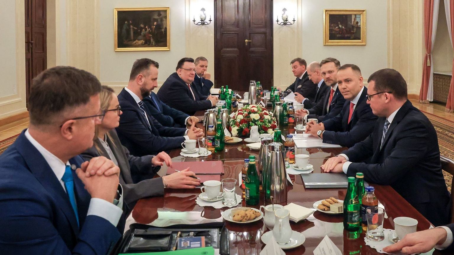 Nawrocki spotkał się z przedstawicielami rządu i szefami służb. Co z nominacjami?