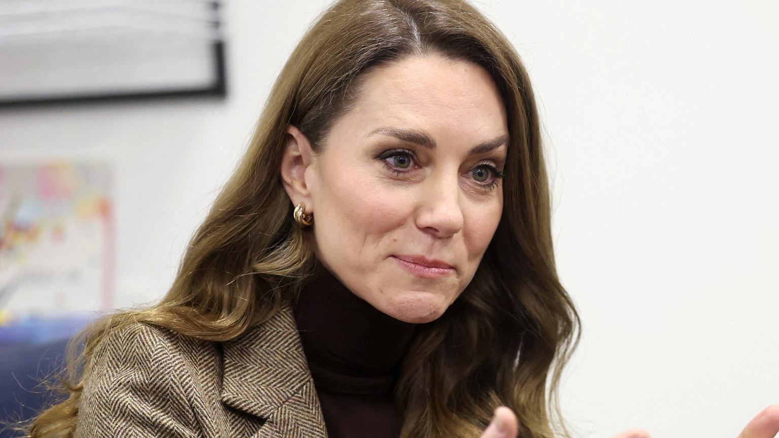 Księżna Kate zwróciła uwagę mediów. Poszło o jej fryzurę - Plotek.pl