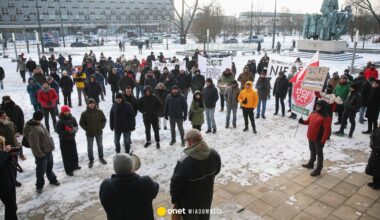 Protesty przeciwko SCT w Krakowie. Protestujący pojawili się w dwóch miejscach