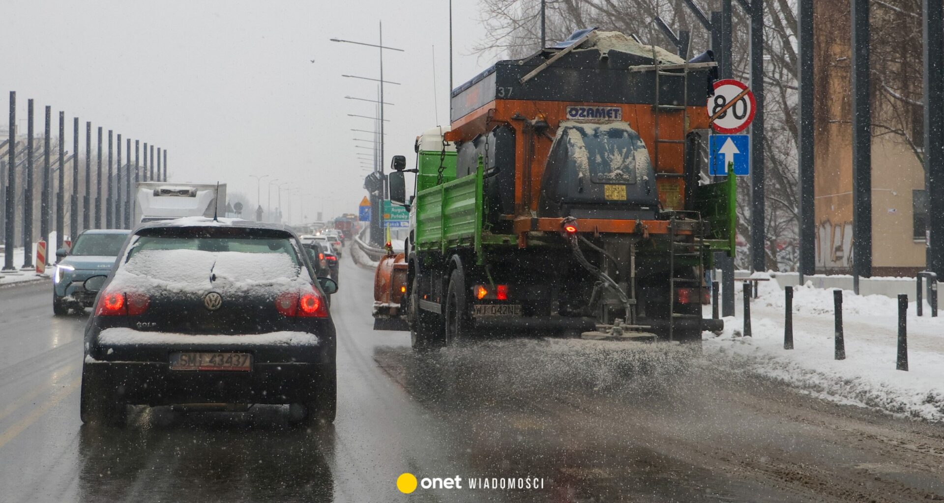 Gołoledź paraliżuje Polskę. Pojawiają się apele o pozostanie w domach [RELACJA NA ŻYWO] - Onet Wiadomości