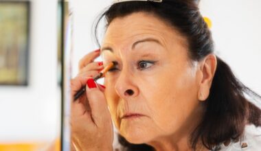 Kolorowe eyelinery - makijażowy trend 2026. Kolorowa kreska zamiast czerni odmładza