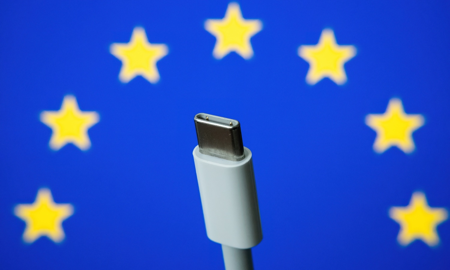 Unia dalej porządkuje ładowarki. Zmiany od kwietnia 2026