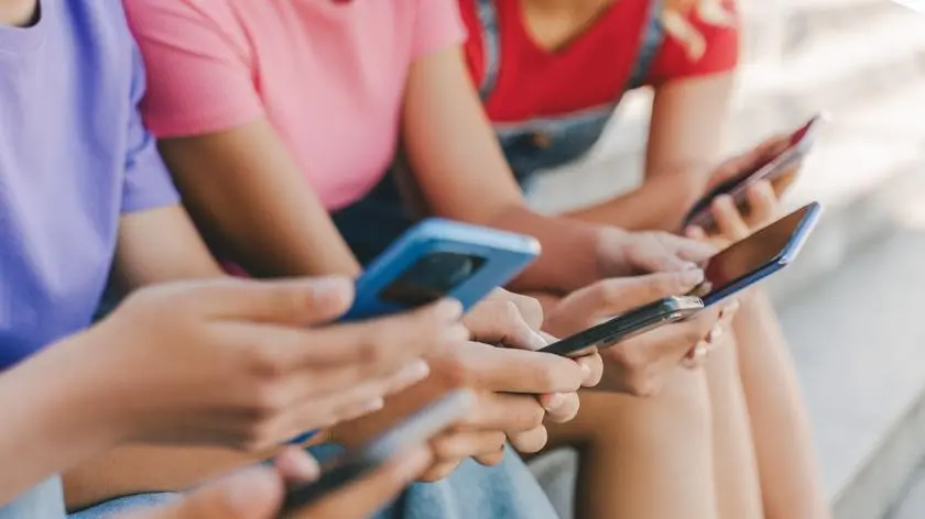 Hiszpania. "Będziemy chronić nieletnich". Władze ograniczą dostęp do mediów społecznościowych