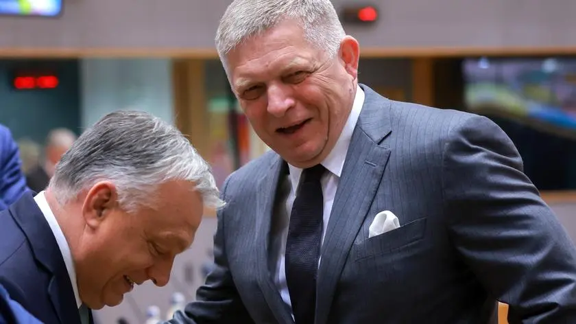 "Niebezpieczny" Trump i "przestraszony" Fico. Czy to zmiana frontu? - TVN24