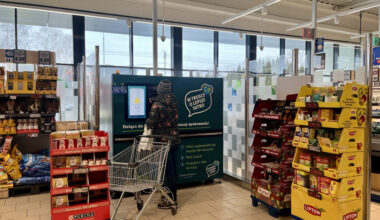 Wielu Polaków robi to źle. I krąży z butelkami między Lidlem a Biedronką